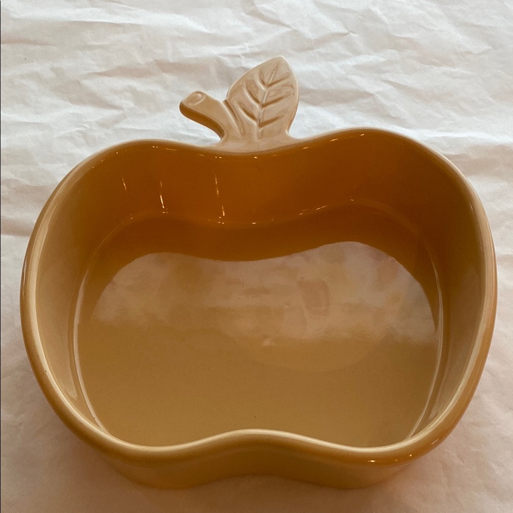 Chantal. Yellow Apple Shaped Ceramic Baking Dish. 1qt/.95lt